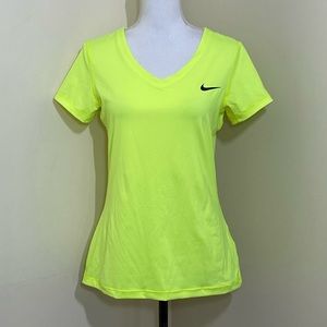 NIKE || Dry Fit woman’s fluorescent Green T-shirt size Large